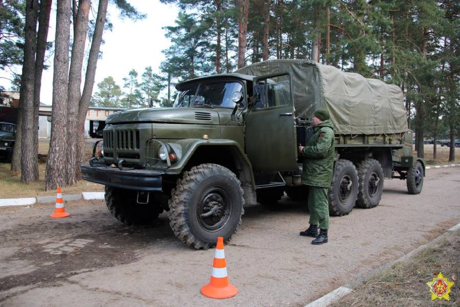 Технический осмотр вооружения: технику сняли с хранения и привели в боевую готовность