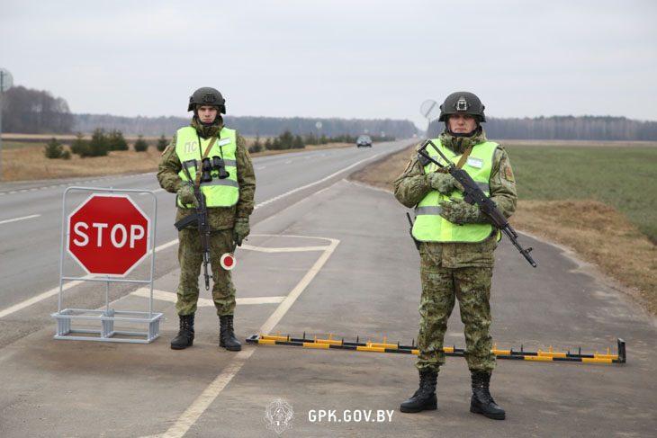 Журналисты иностранных СМИ побывали на границе с Украиной — погранзастава «Дивин»