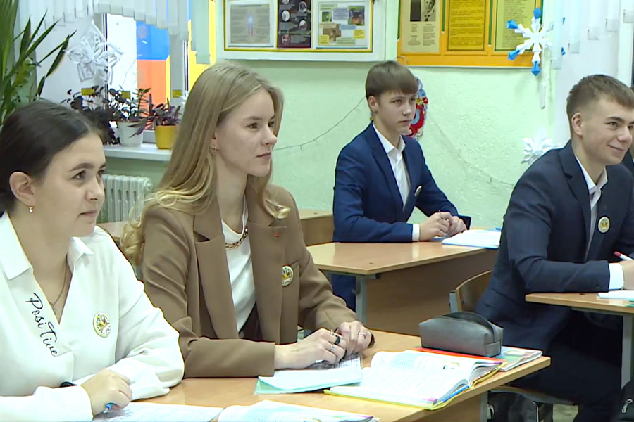 Школьникам Залесской школы рассказали, как заранее иметь рабочее место, достойную зарплату и даже жильё