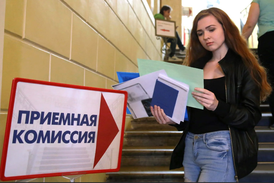 Абитуриенты смогут подавать документы в вузы как по живой, так и по электронной очереди – Минобразования