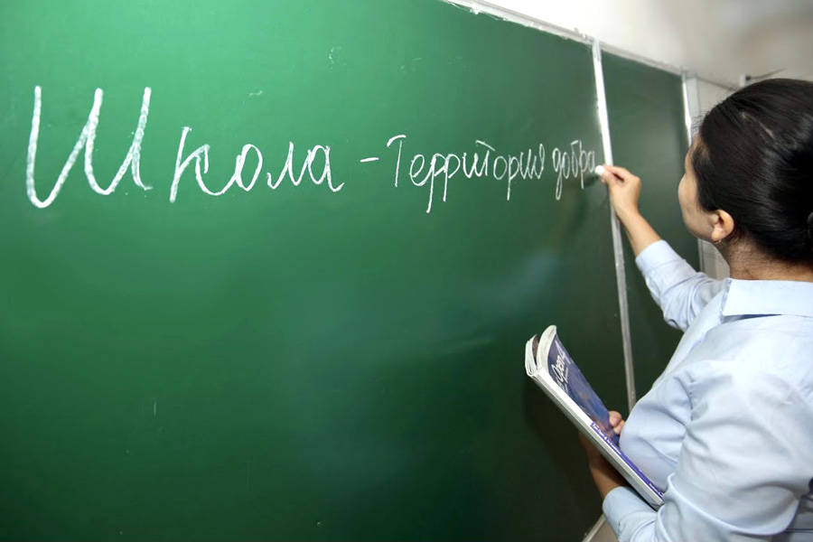 Сколько в Беларуси учителей и какие у них зарплаты? Обзор ко Дню знаний