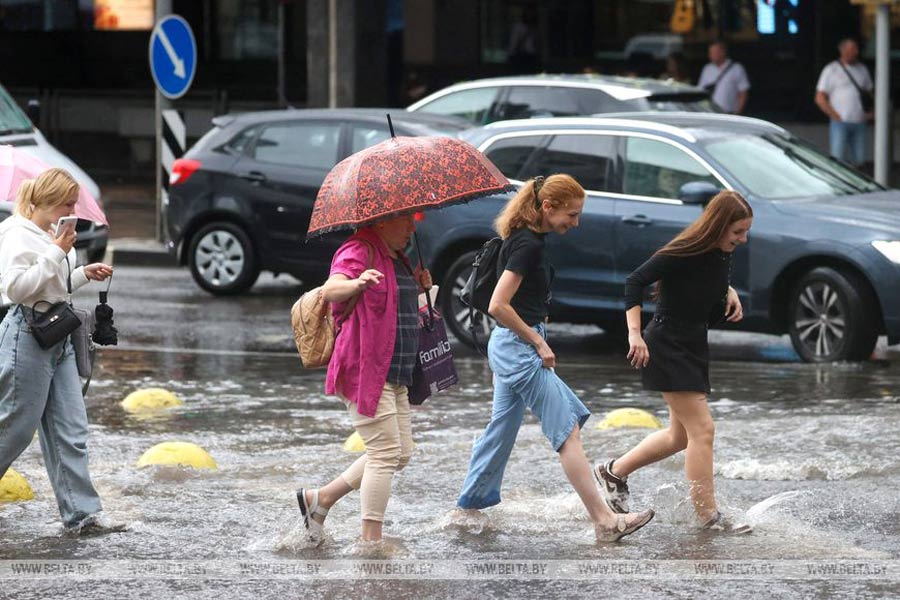Рост пенсий, досмотр школьников, новые правила для самокатчиков и водителей: полный список изменений с 1 сентября