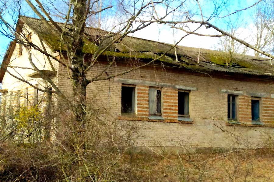 Даже в рассрочку: Кобринский РИК предлагает приобрести баню и склад в деревне Девятки Кобринского района
