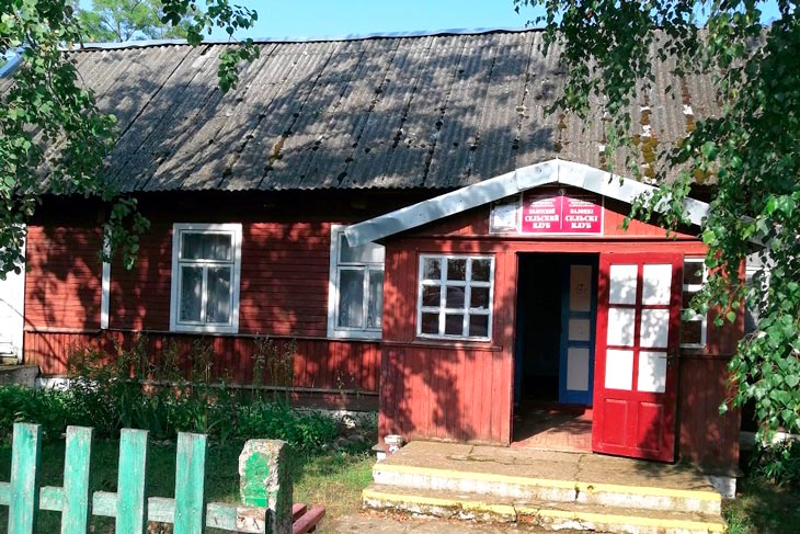 Здание клуба площадью 155 кв.м. в д. Болота Кобринского района предлагают вовлечь в хозоборот