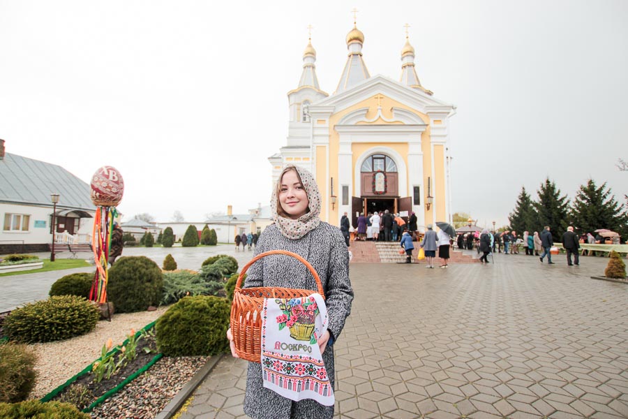Когда вынесут Плащаницу, пройдут Пасхальные богослужения и во сколько будут освящать куличи в храмах Кобрина. Расписание