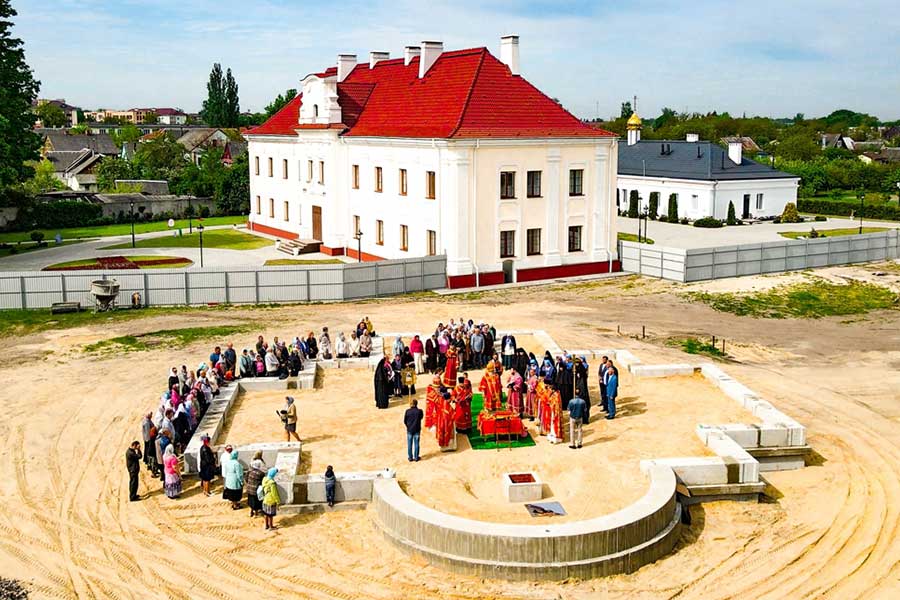 В Кобрине совершен чин основания храма, который возводят при Спасском монастыре