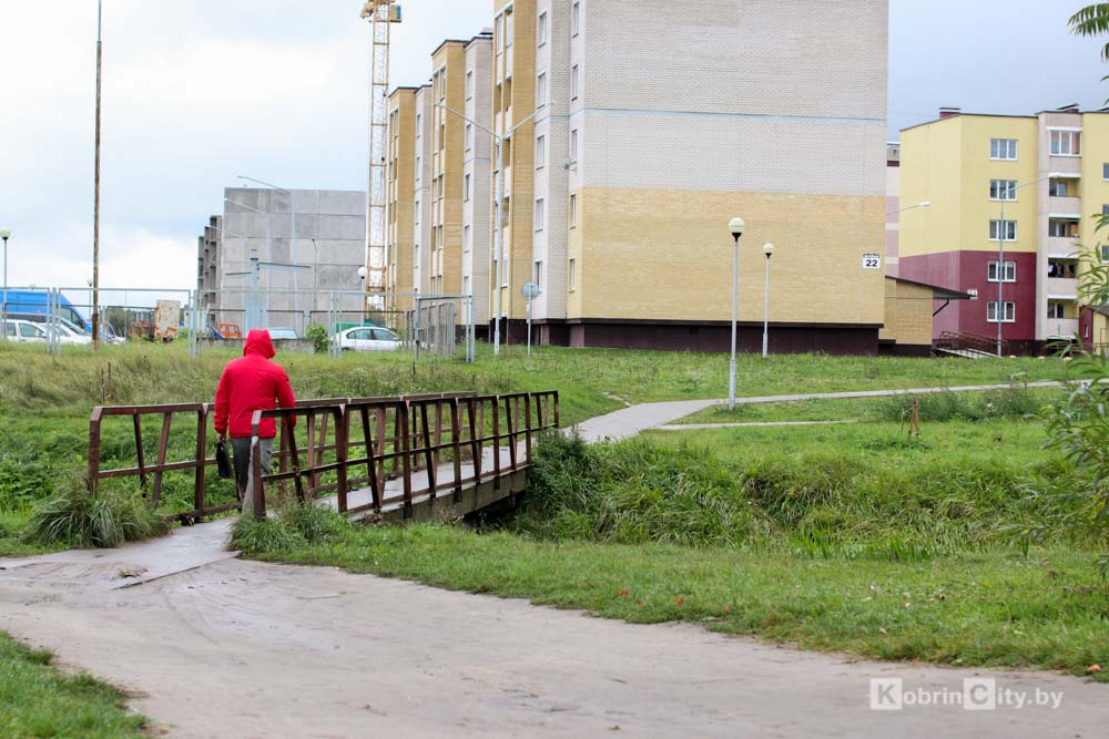 В Кобрине планируют продлить дорогу по улице Парковой и построить мост через Бону