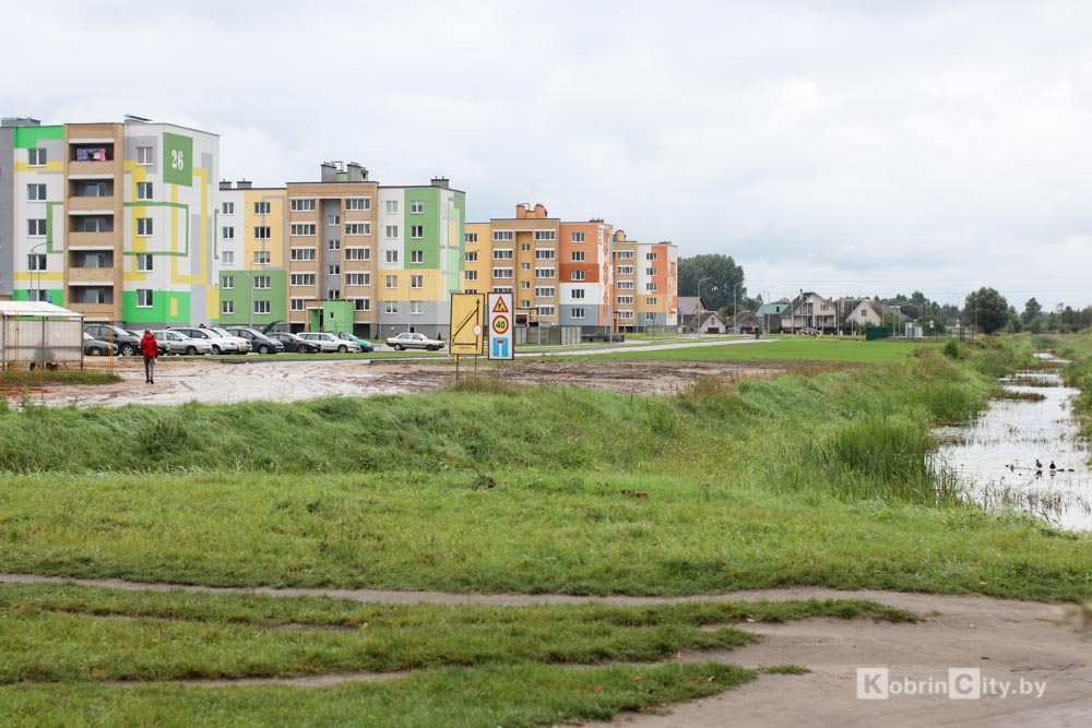 В Кобрине планируют продлить дорогу по улице Парковой и построить мост через Бону