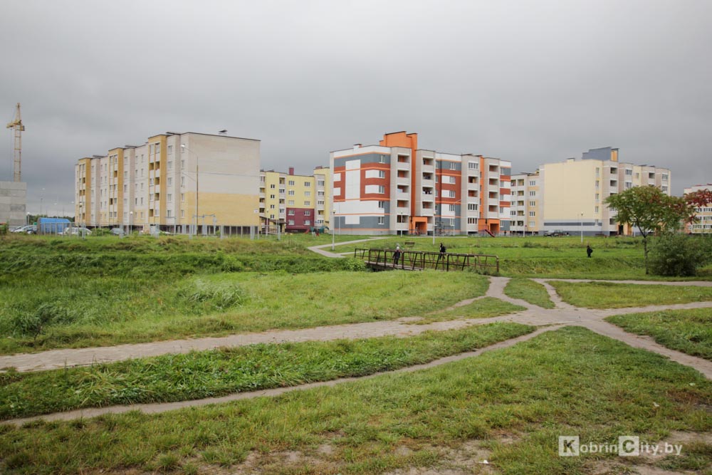 В Кобрине планируют продлить дорогу по улице Парковой и построить мост через Бону