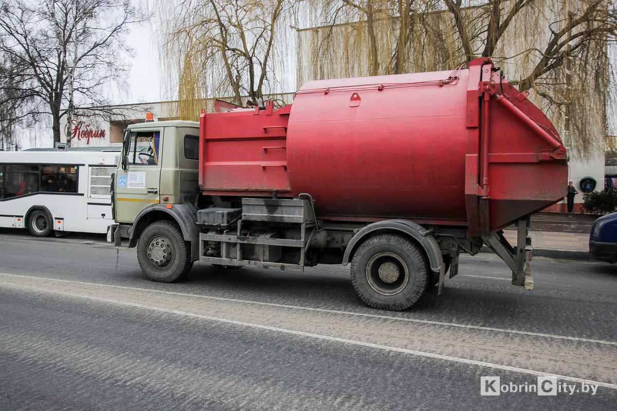 Кобринское ЖКХ предлагает жителям микрорайона «Аэродром» самостоятельно определить порядок вывоза мусора. Онлайн голосование