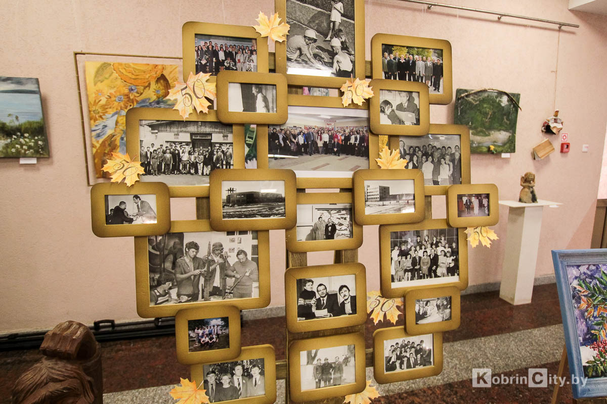 Кобринскому колледжу 50 лет