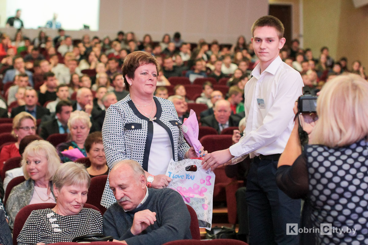 Кобринскому колледжу 50 лет
