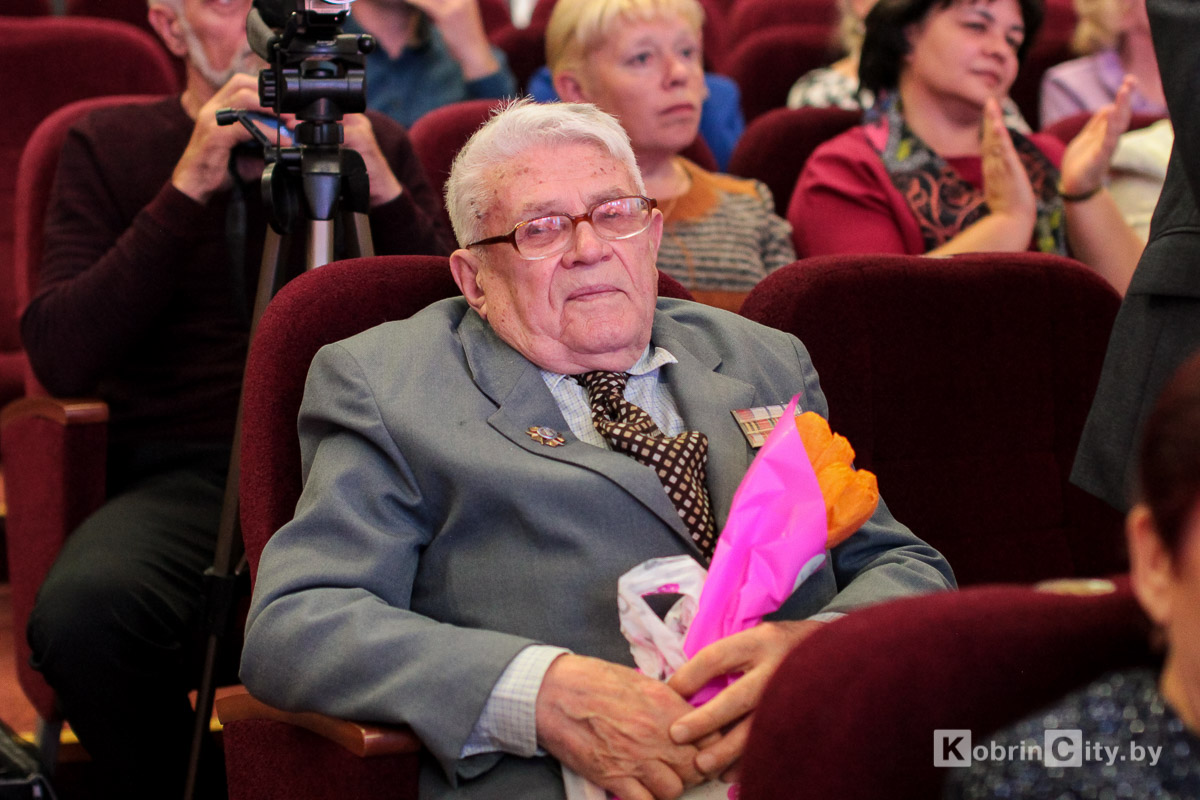 Кобринскому колледжу 50 лет