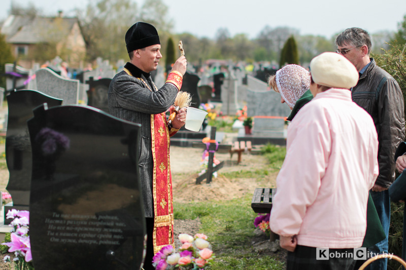 Радоница: службы на кладбищах в Кобрине и районе пройдут с 16 по 26 апреля. Где и когда