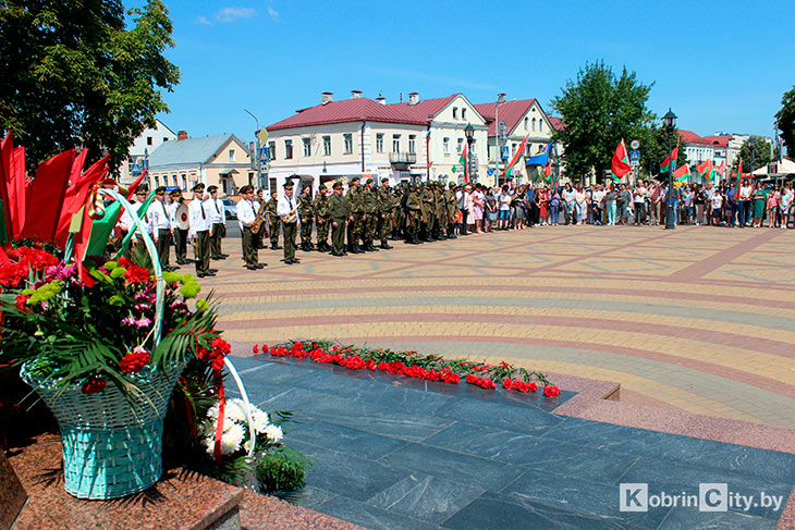 78-я годовщина освобождения Кобрина — в центре города митинг-возложение, выставка вооружения и военной техники