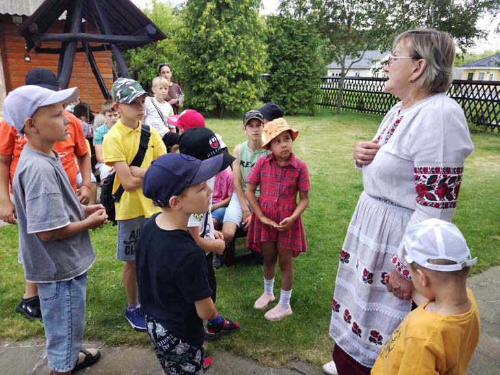 Праздник с погружением в белорусскую культуру: ребята из Кобринской детской деревни  гостили на агроусадьбе «Полесские традиции»