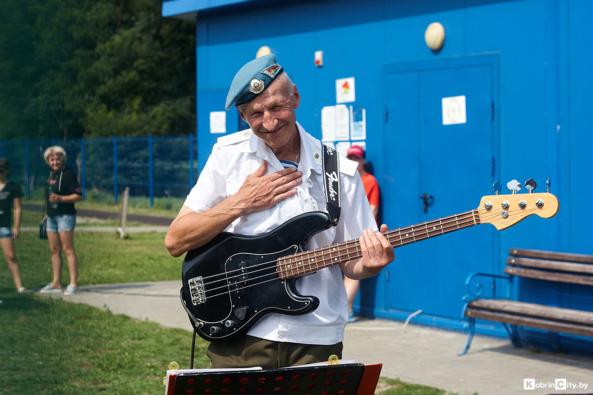 Военная техника, беспилотники и ретро-автомобили: Кобрин отметил день ВВС (большой фоторепортаж)