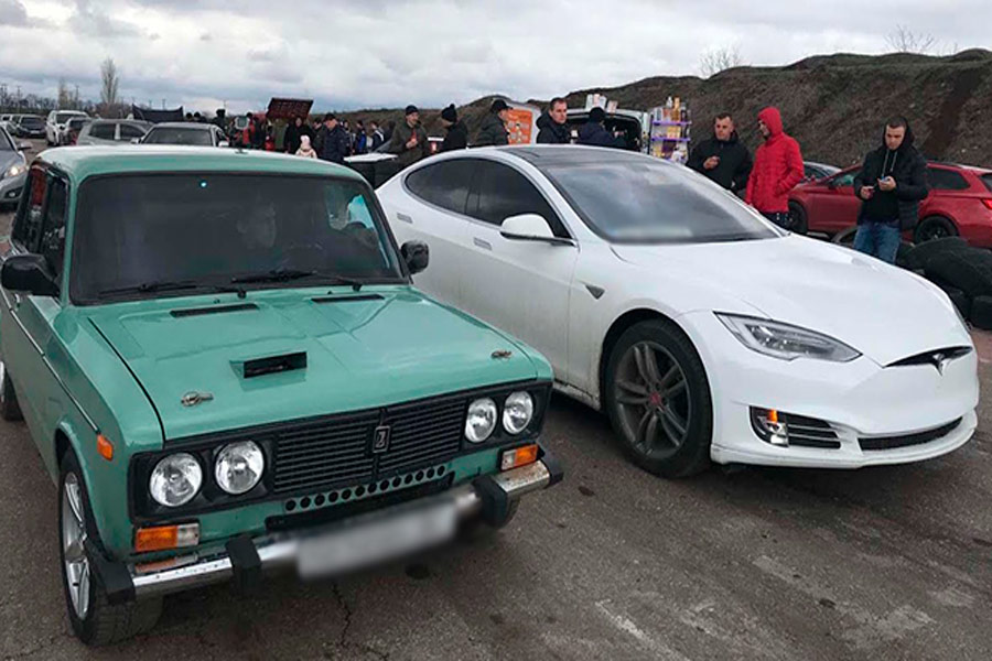 От «копейки» до электрической Tesla: какие экземпляры предлагает рынок авто с пробегом в Кобрине