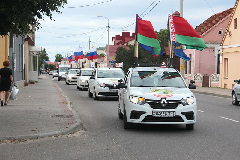 29 июня Кобрин встречал международный автопробег «От Москвы до Бреста»