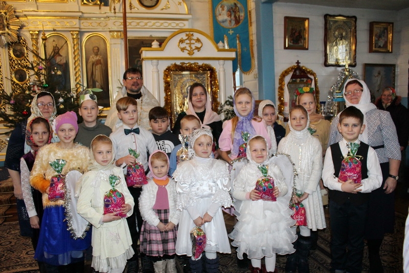 Как юные жители агрогородка Дивин поздравляли односельчан с Рождеством Христовым