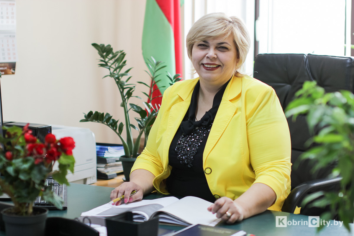 Поздравление женщин Кобрина мужчинам на День защитника Отечества 23 февраля