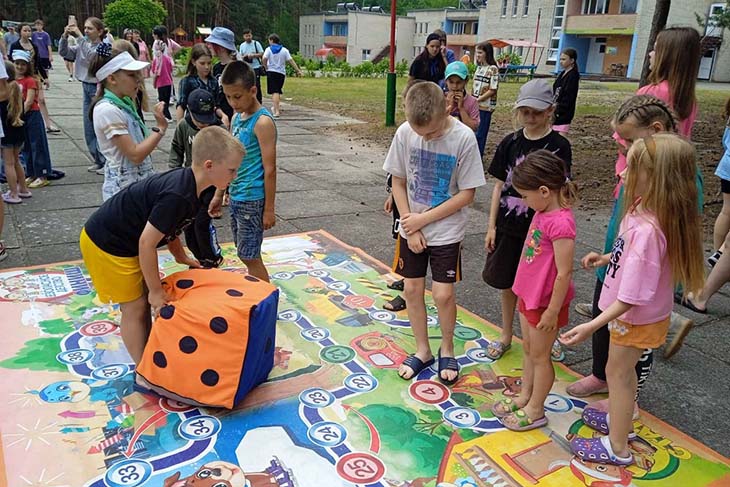 В лагере «Волна» под Кобрином ребята в форме игры выявляли «опасность» и «пробовали» себя в роли спасателя