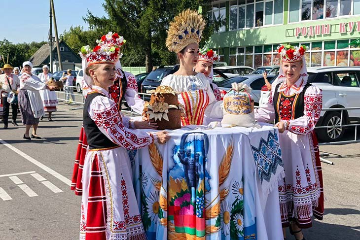 В Городце отмечают районный фестиваль-ярмарку тружеников села «Дажынкі-2025» — как проходит праздник