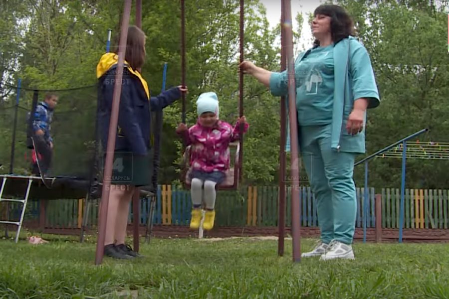 Чужих детей не бывает — сюжет о приёмных родителях клуба «Луч надежды», кто воспитывает детей-сирот