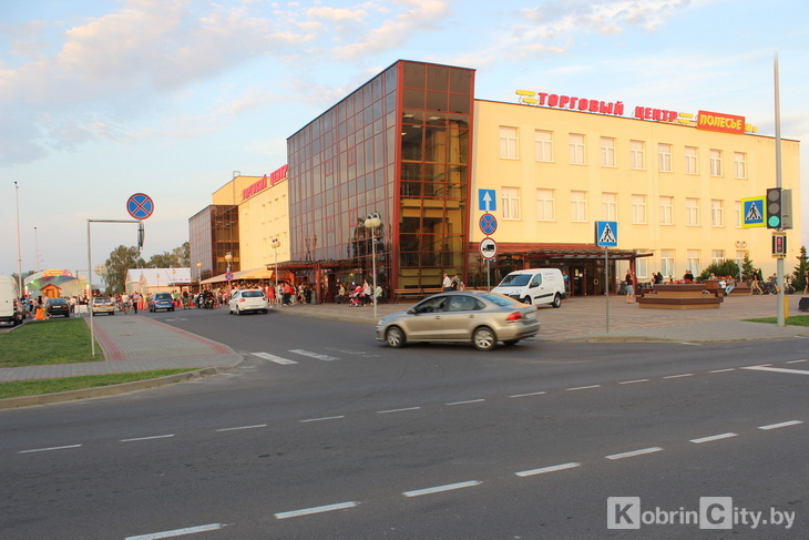 С 19 мая закрывается 1 этаж торгового центра «Полесье» — в августе здесь запланировано открытие магазина «Санта»