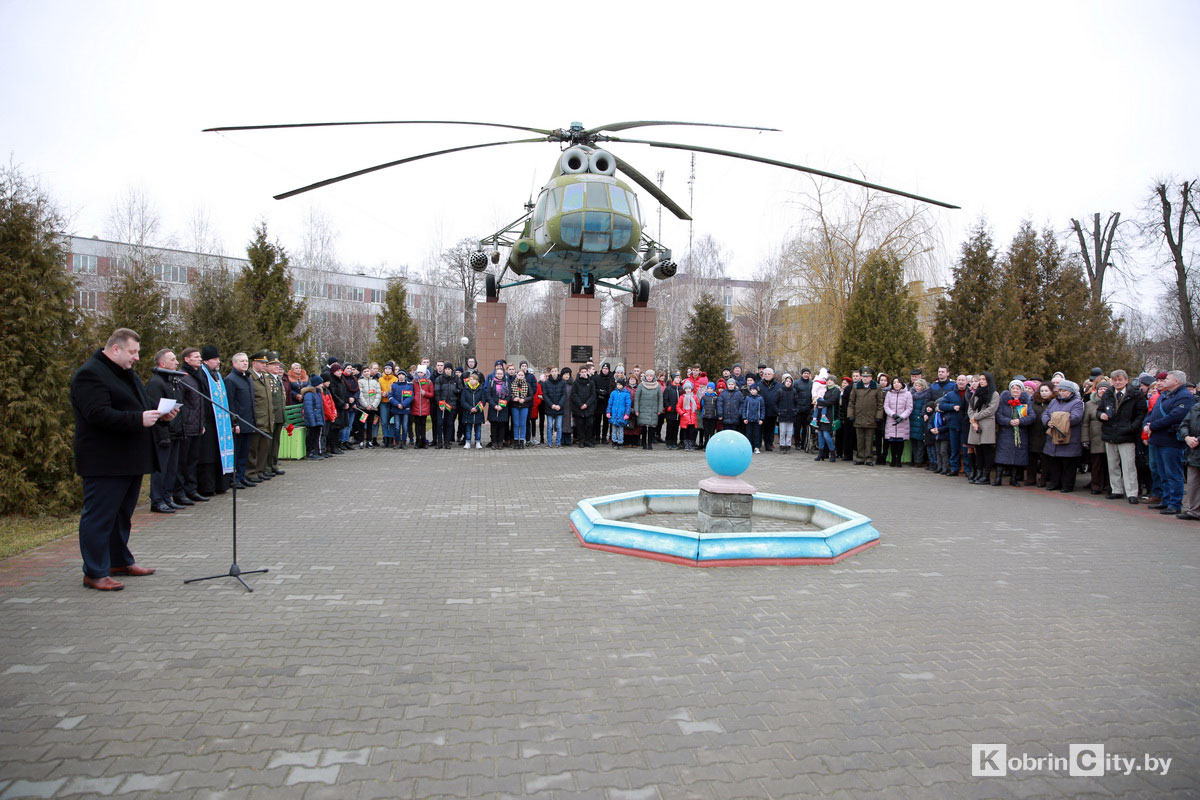 В Кобрине открыли памятник воинам-интернационалистам 