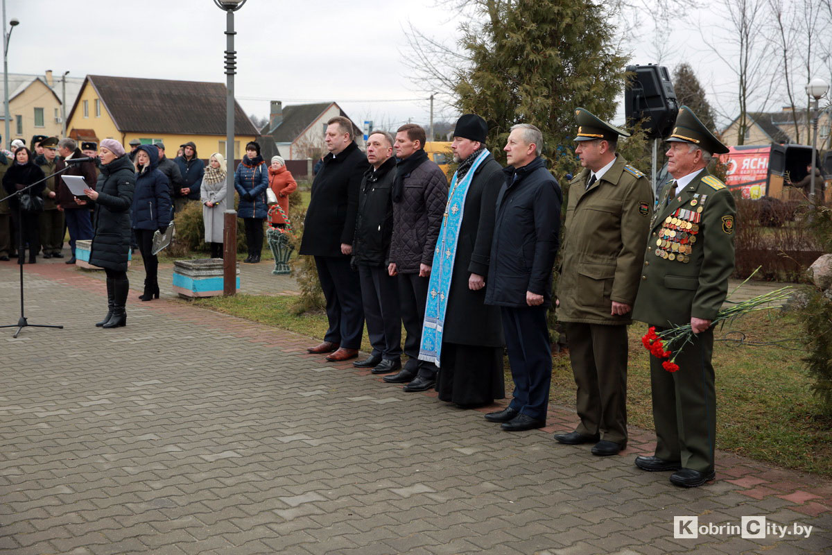 В Кобрине открыли памятник воинам-интернационалистам 