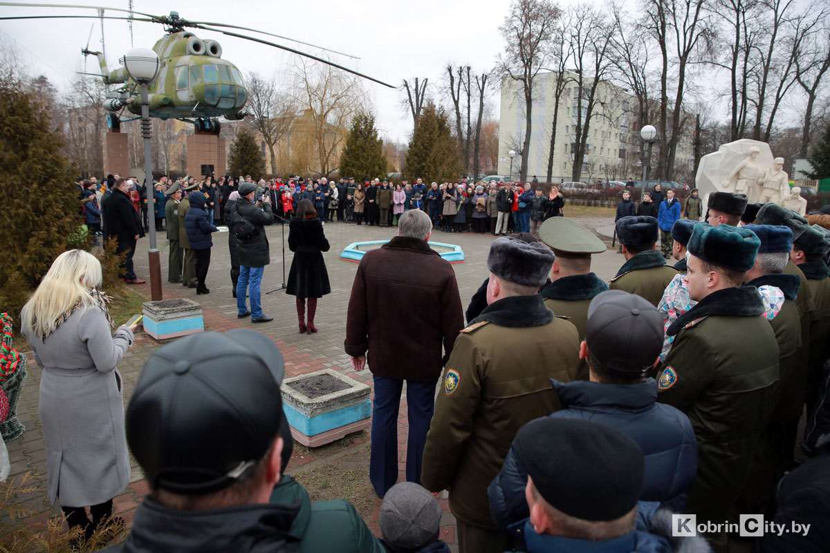 В Кобрине открыли памятник воинам-интернационалистам 