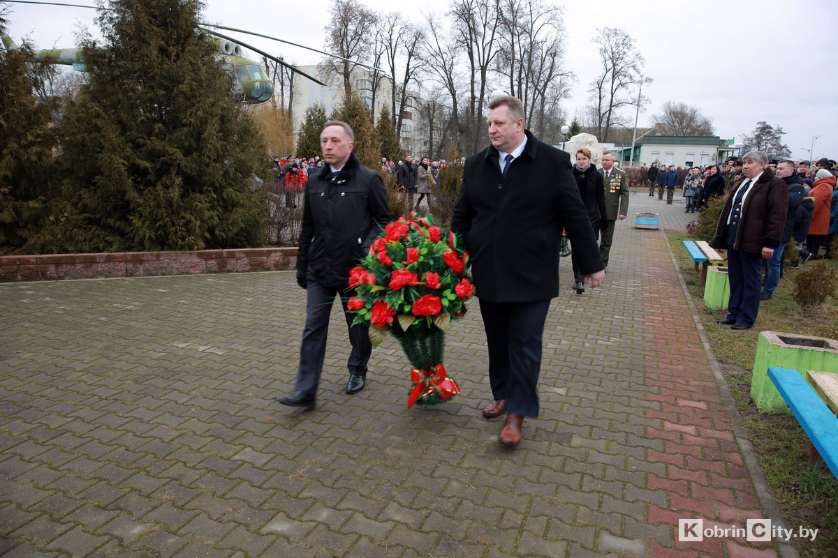 В Кобрине открыли памятник воинам-интернационалистам 