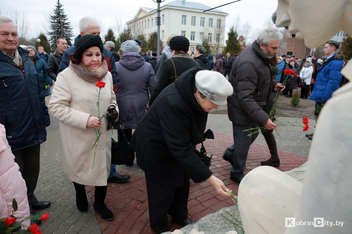 В Кобрине открыли памятник воинам-интернационалистам 