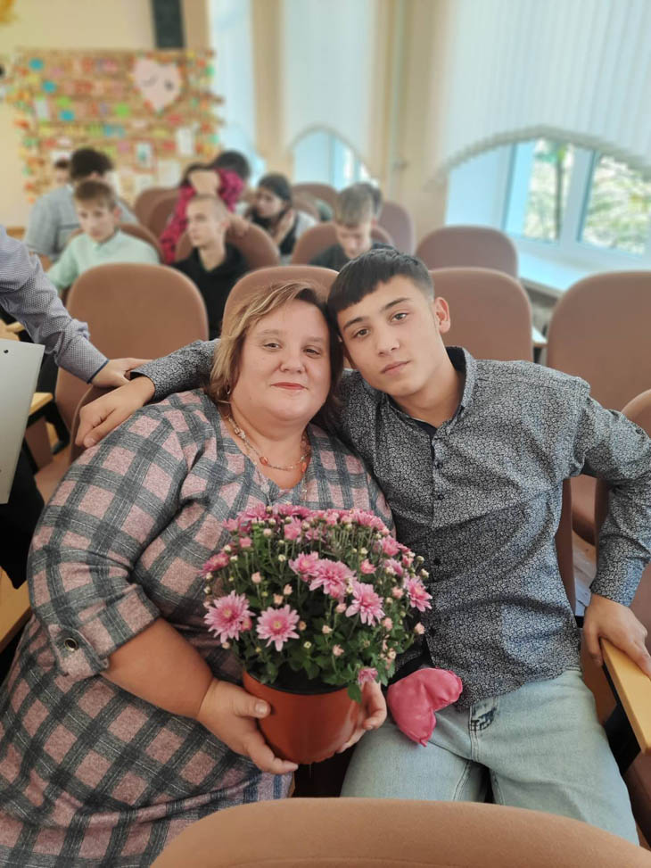 Ребята из Дивинского детского дома поздравили с Днём матери самых близких