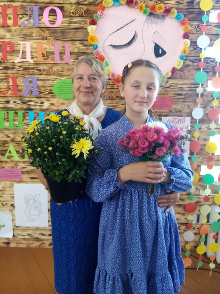 Ребята из Дивинского детского дома поздравили с Днём матери самых близких