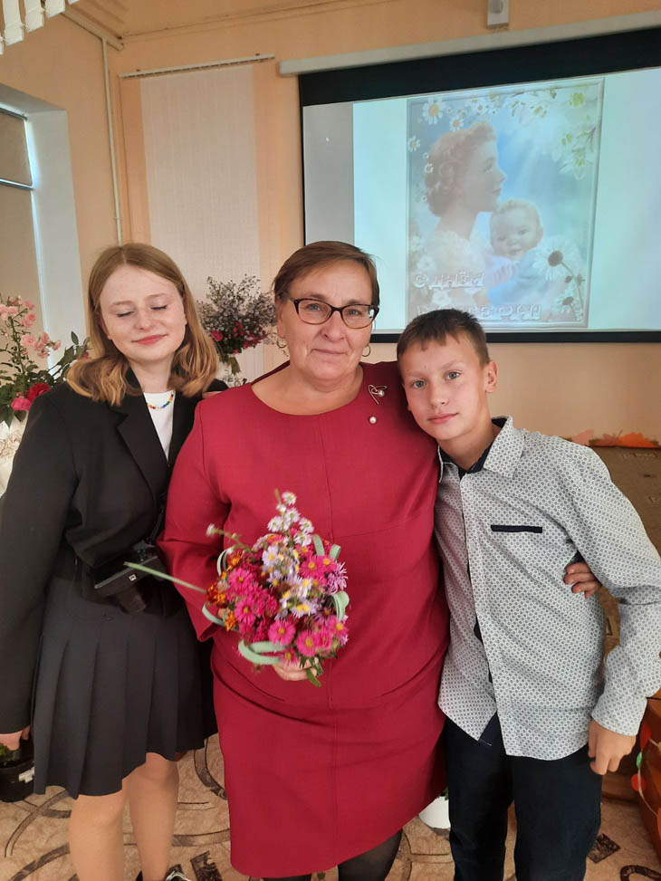 Ребята из Дивинского детского дома поздравили с Днём матери самых близких