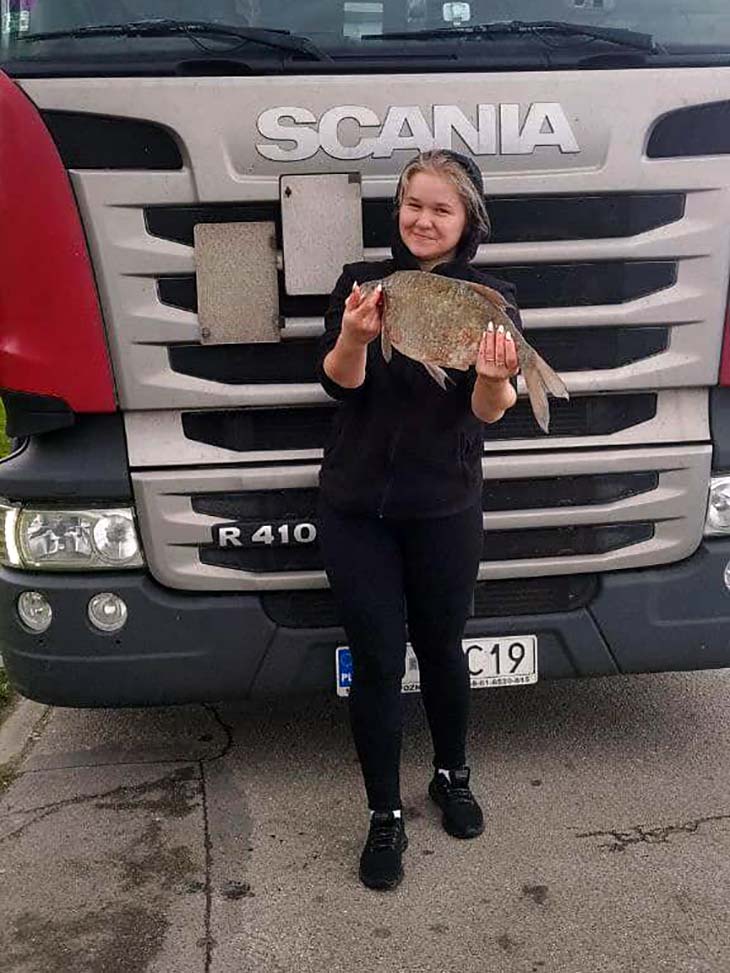 Девушка из Кобрина стала дальнобойщицей и встретила в дороге свою судьбу: про любовь, тысячи километров и реальную цену этих денег 