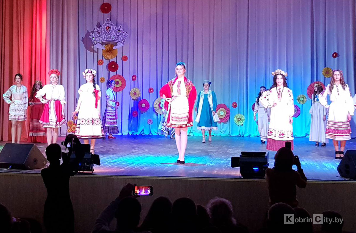 В Кобрине выбрали «Королеву Осень-2019»