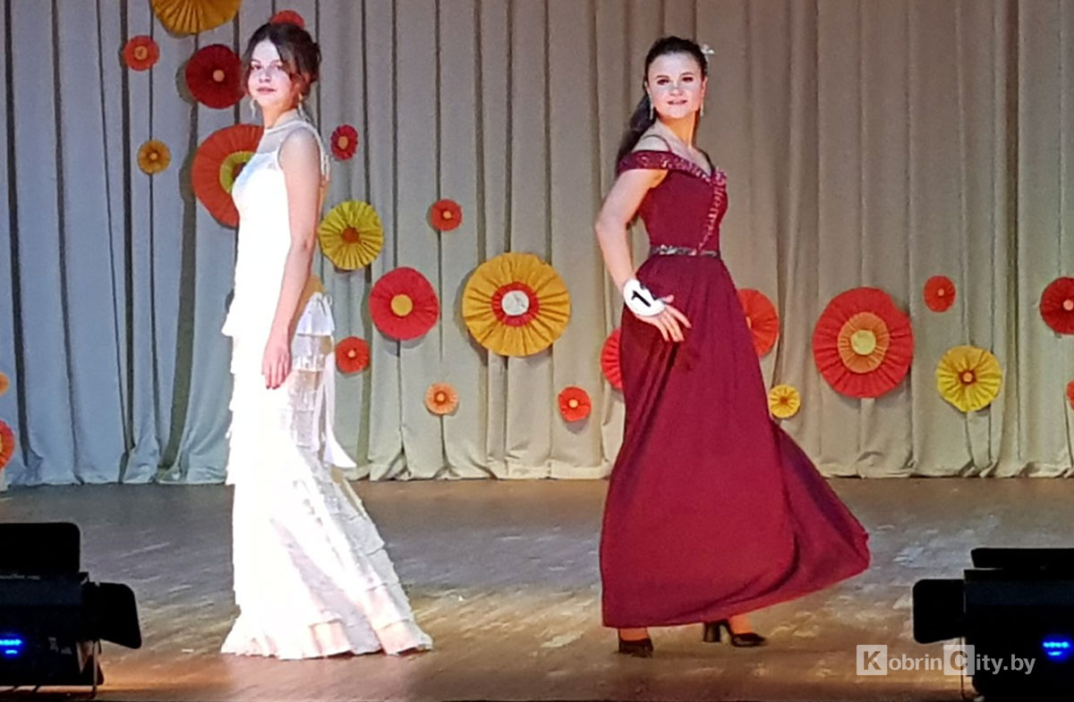 В Кобрине выбрали «Королеву Осень-2019»