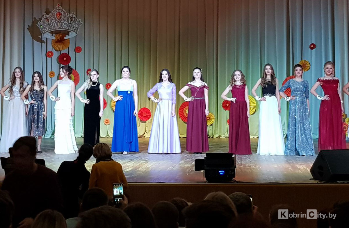 В Кобрине выбрали «Королеву Осень-2019»