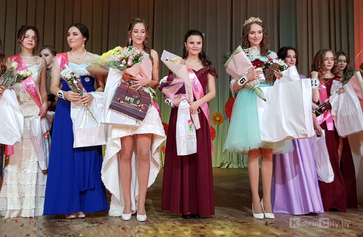 В Кобрине выбрали «Королеву Осень-2019»