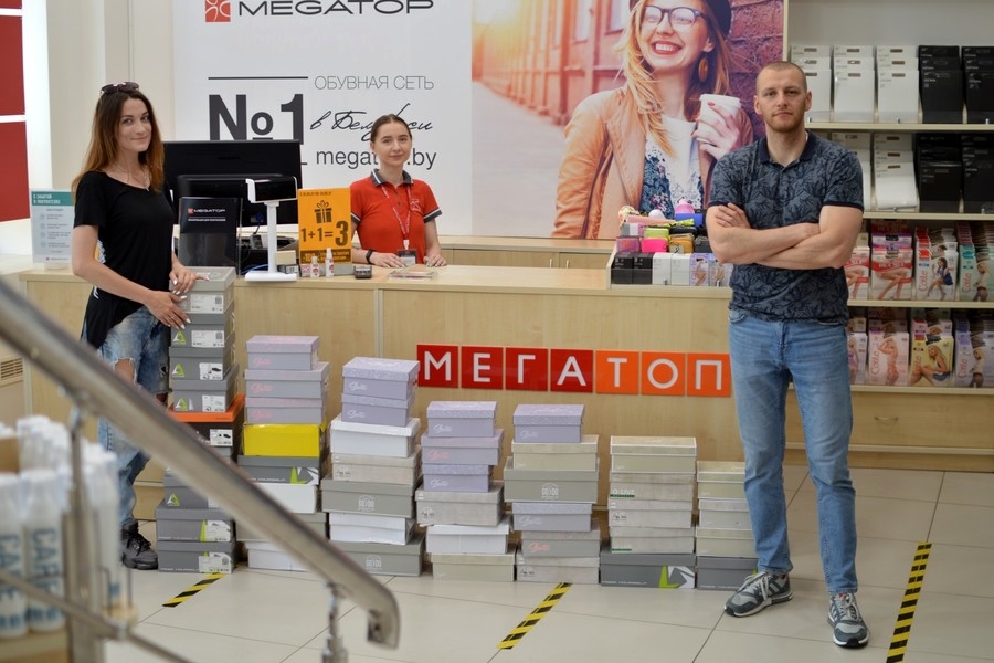 Большой шаг навстречу людям. Компания «МЕГАТОП» подарила новую обувь нуждающимся кобринчанам