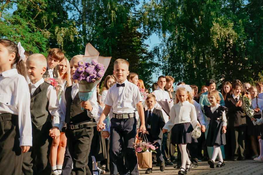 1 сентября День знаний — в школах Кобринского района прошли торжественные линейки