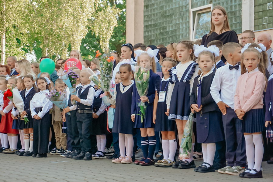 1 сентября День знаний — в школах Кобринского района прошли торжественные линейки