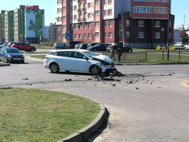 ДТП на ул. Дружбы в Кобрине: «Fiat» не уступил дорогу «Renault» – пострадали оба водителя