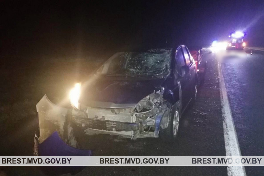 В Кобринском районе в результате двойного наезда погибла 28-летняя женщина