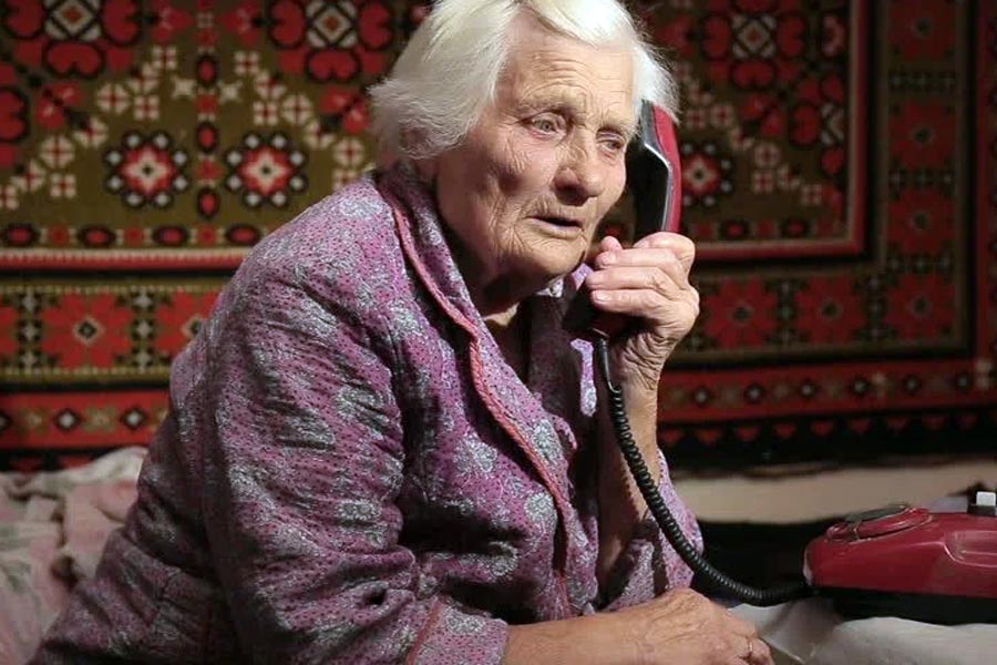 Мошенники стали звонить на домашний телефон? Пенсионерка из Бреста так чуть не лишилась квартиры