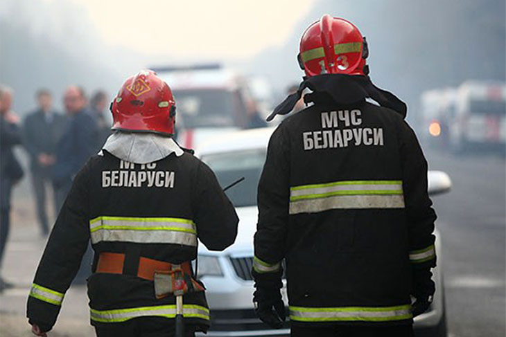 Сегодня ночью в Кобрине горела квартира — повреждены балкон и кухня
