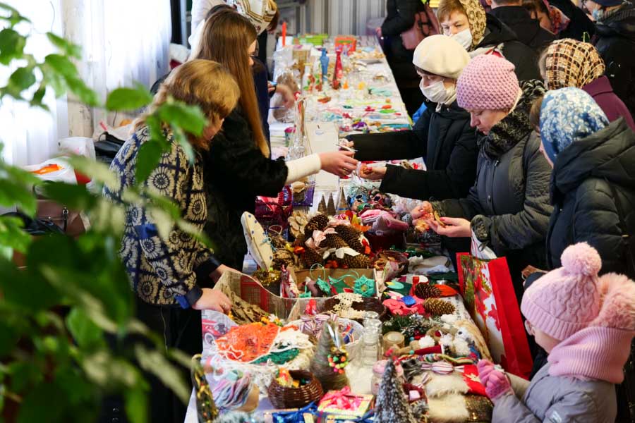 «Чудеса под Рождество»: в кафедральном соборе Кобрина состоялась благотворительная акция-ярмарка. Сбор средств продолжается